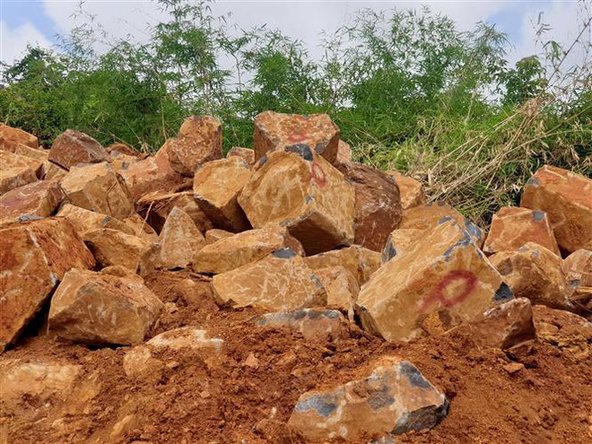 Khai thác trái phép đá bazan, hai đối tượng bị phạt hơn 1 tỷ đồng ảnh 1