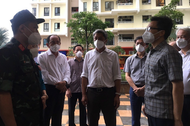 [Photo] Phó Thủ tướng Vũ Đức Đam kiểm tra trạm y tế lưu động ở TP.HCM ảnh 3