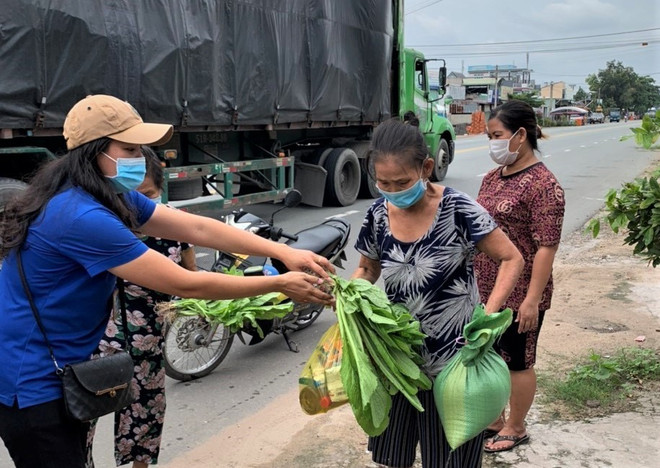 11 phường 'khóa chặt' ở Bình Dương: Bắt đầu phát lương thực cho dân ảnh 2