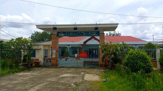 Để xảy ra ổ dịch lớn, 1 giám đốc ở Tiền Giang bị đình chỉ công tác ảnh 1