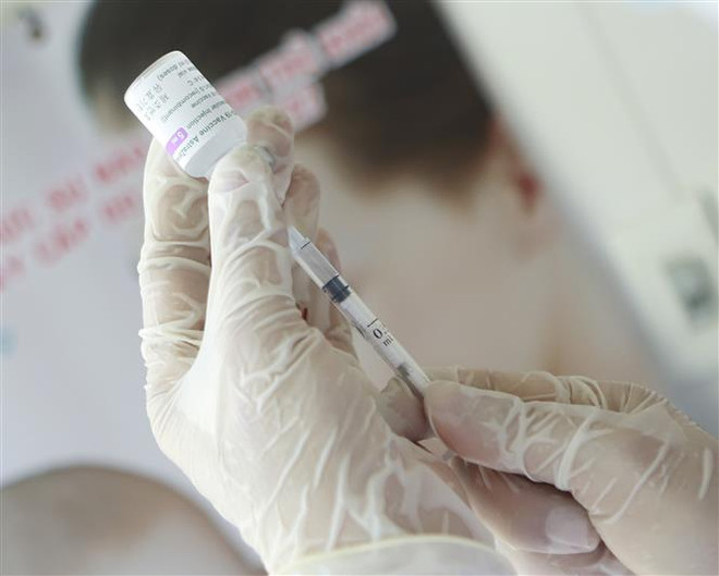 Pháp và Hungary tặng Việt Nam vaccine ngừa COVID-19 và vật tư y tế ảnh 1