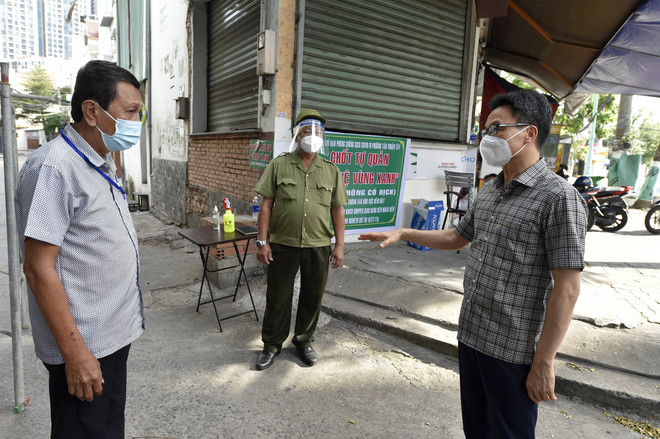 Phó Thủ tướng Vũ Đức Đam kiểm tra công tác chống dịch tại quận 7 ảnh 1