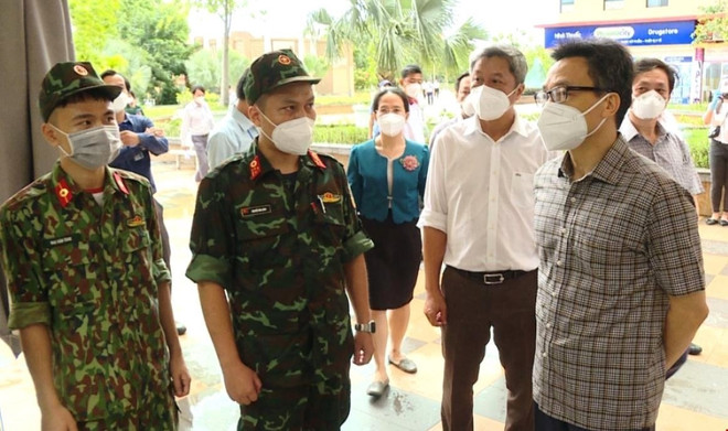 [Photo] Phó Thủ tướng Vũ Đức Đam kiểm tra trạm y tế lưu động ở TP.HCM ảnh 2