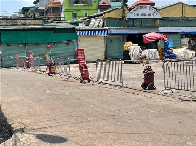 Phát hiện ca dương tính với SARS-CoV-2, Hà Nội phong tỏa chợ Long Biên ảnh 1