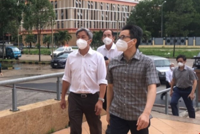 [Photo] Phó Thủ tướng Vũ Đức Đam kiểm tra trạm y tế lưu động ở TP.HCM ảnh 1