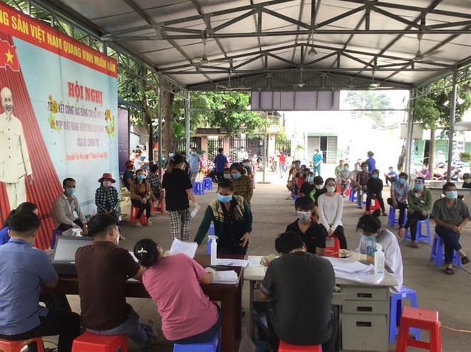 Nỗ lực thực hiện an sinh xã hội nơi tâm dịch Bình Dương ảnh 2