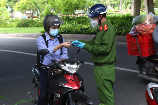Siết chặt giãn cách, hiệu quả ngày càng khả quan tại TP Hồ Chí Minh ảnh 2