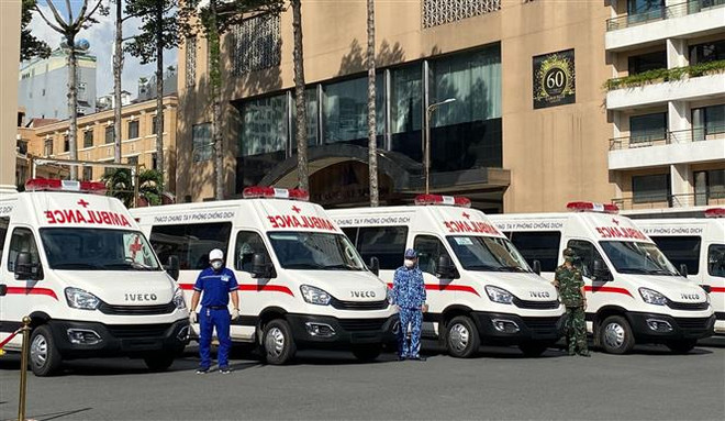 TP.HCM tiếp nhận 30 xe cứu thương và nhiều thiết bị y tế từ Thaco ảnh 1