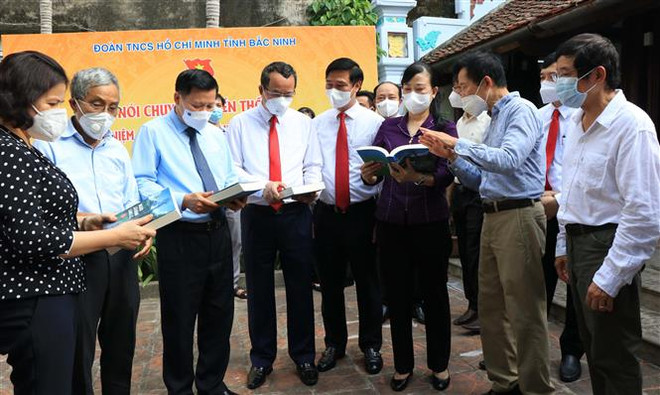 Dâng hương tưởng niệm 100 năm Ngày sinh Chủ tịch Quốc hội Lê Quang Đạo ảnh 2