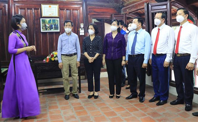 Dâng hương tưởng niệm 100 năm Ngày sinh Chủ tịch Quốc hội Lê Quang Đạo ảnh 1