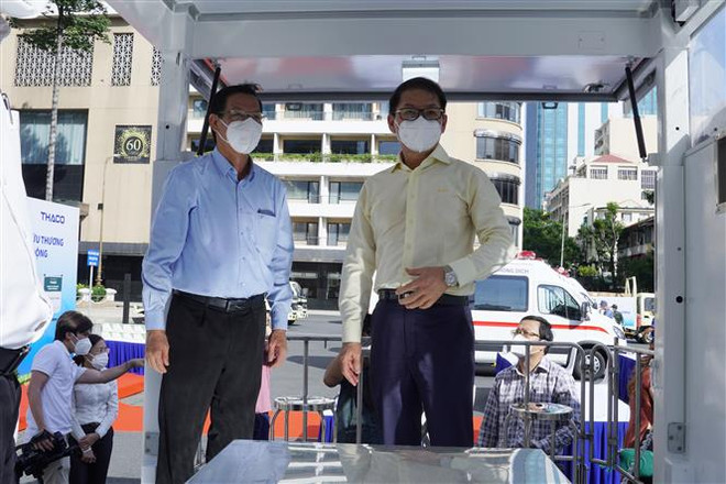 TP.HCM tiếp nhận 30 xe cứu thương và nhiều thiết bị y tế từ Thaco ảnh 2