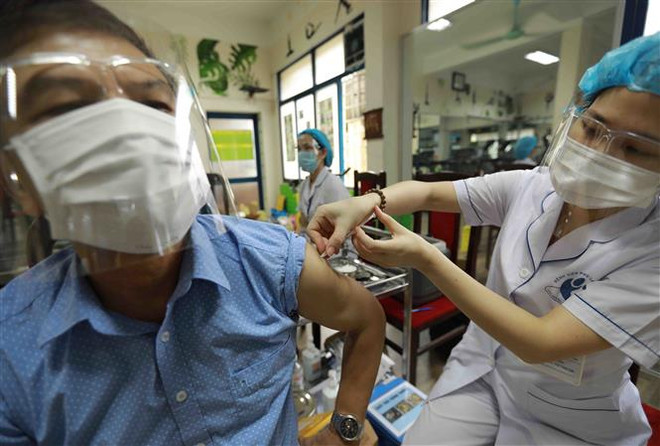 Quyết liệt triển khai các biện pháp để sớm đạt miễn dịch cộng đồng ảnh 2