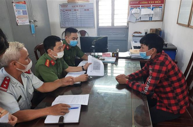 Hai tài khoản Facebook bị xử phạt vì chia sẻ tin về 'bác sỹ Khoa' ảnh 2