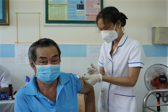 Trên 70% người dân Côn Đảo được tiêm đủ 2 mũi vaccine phòng COVID-19 ảnh 1