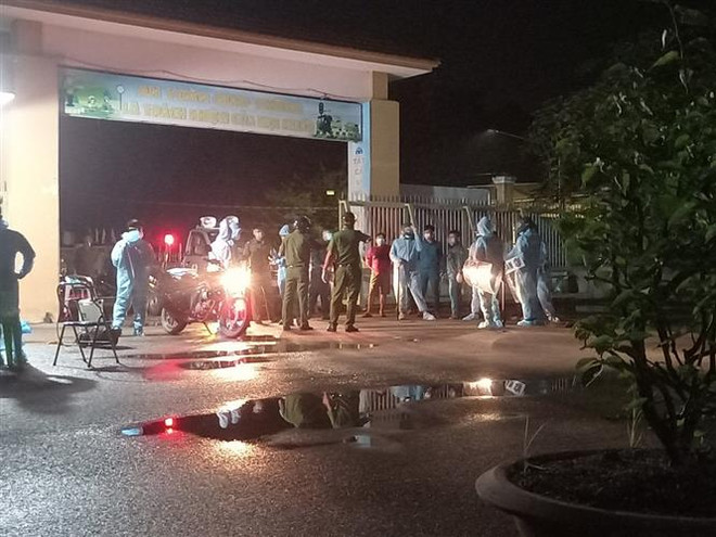 Cần xử lý nghiêm hành vi đe dọa, tấn công lực lượng chống dịch ảnh 1