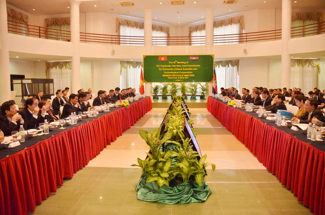 Quang cảnh cuộc họp trù bị (SOM) chuẩn bị cho Kỳ họp lần thứ 15 Ủy ban Hỗn hợp Việt Nam-Campuchia. (Nguồn: TTXVN) Kỳ họp lần thứ 15 Ủy ban Hỗn hợp Việt Nam-Campuchia ảnh 1