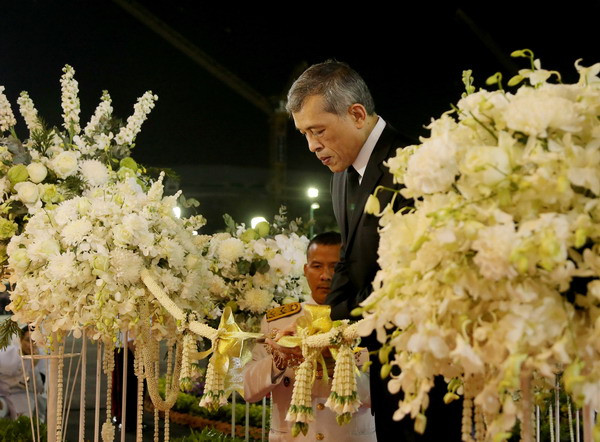 Thái Lan bác tin hỏa táng Nhà vua Bhumibol quá cố vào tháng 12 ảnh 1