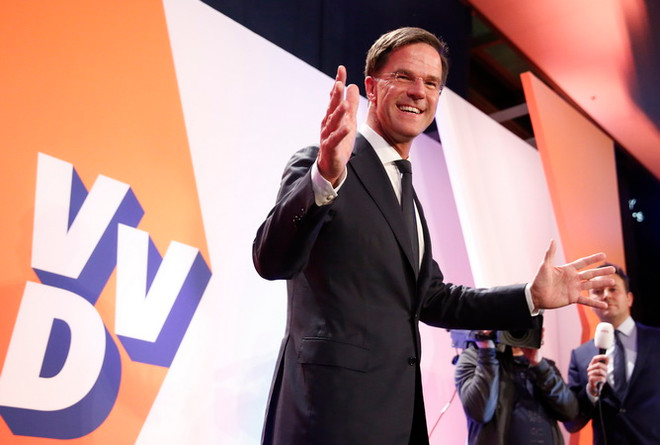 Thủ tướng Mark Rutte phát biểu trước những người ủng hộ trong buổi vận động trước bầu cử Quốc hội ngày 15/3. (Nguồn: THX/TTXVN) Đức hoan nghênh cử tri Hà Lan có sự lựa chọn sáng suốt ảnh 1