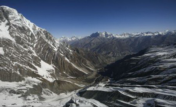 Du khách bị phạt 22.000 USD vì leo núi Everest không xin phép ảnh 1