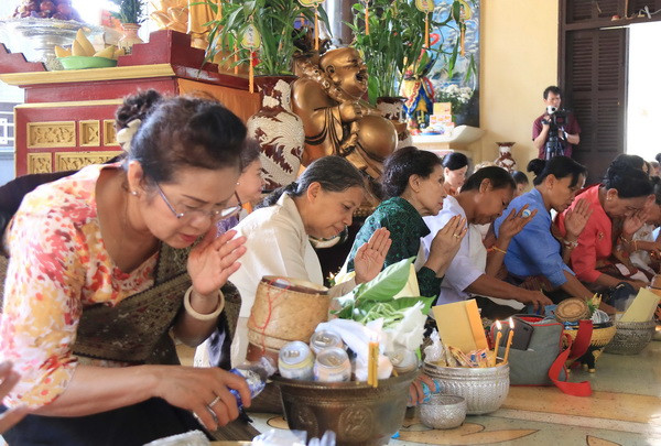 Cộng đồng người Việt tại Lào mừng đại lễ Phật Đản 2561 ảnh 2