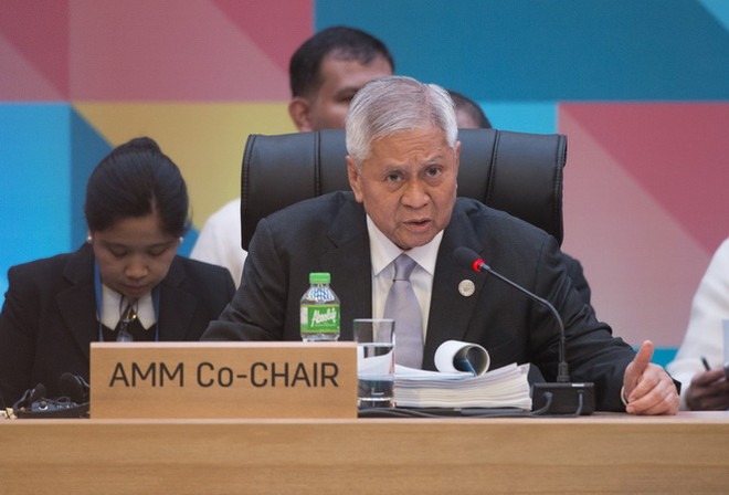 Cựu Ngoại trưởng Philippines muốn nối lại tuần tra chung với Mỹ ảnh 1