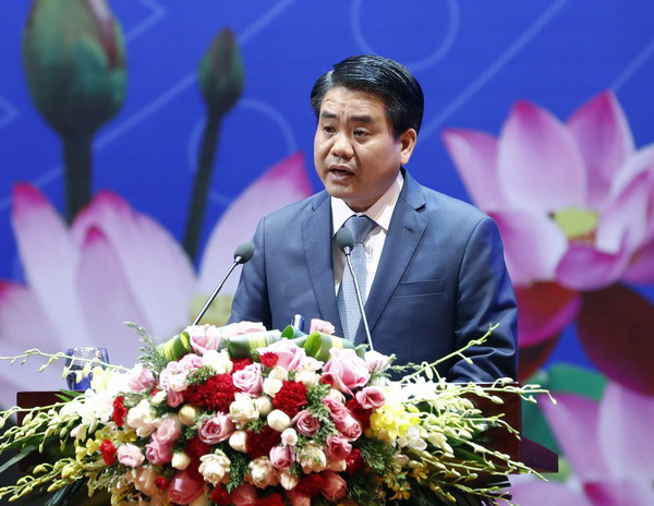 Chủ tịch UBND thành phố Hà Nội làm việc với các cán bộ ngoại giao ảnh 1