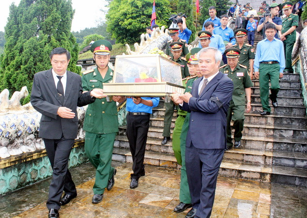 Lễ truy điệu, an táng hài cốt liệt sỹ Việt Nam hy sinh tại Lào ảnh 1