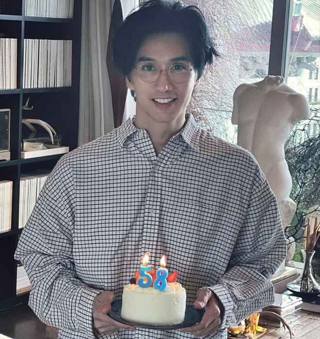Chuando Tan trông trẻ hơn rất nhiều so với tuổi 58. (Nguồn: Instagram chuando_chuandoandfrey) anh_14.jpg