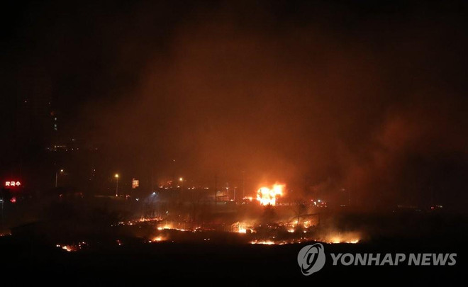 Hỏa hoạn kinh hoàng tại một thị trấn biên giới của Hàn Quốc ảnh 1