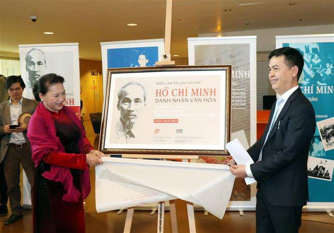 Chủ tịch Quốc hội gặp gỡ cộng đồng người Việt Nam tại Pháp ảnh 2