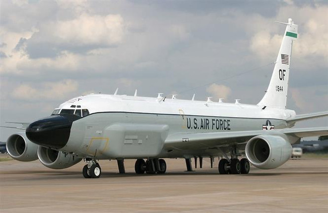 Máy bay do thám Mỹ tiến vào Biển Đen giữa lúc Nga và Ukraine căng thẳng. (Nguồn: TTXVN) Nga: NATO khiến tình hình leo thang trước thềm vòng 2 bầu cử Ukraine ảnh 1