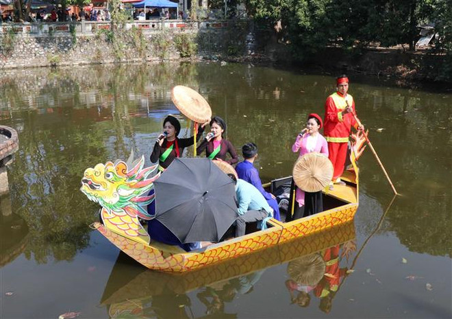 Người dân khắp nơi nô nức đổ về hội Phật Tích ở Bắc Ninh ảnh 2