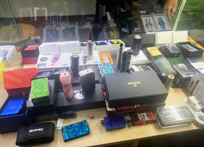 Cấm giới trẻ tiếp xúc thuốc lá điện tử: Luật cho phép phạt người mua ảnh 1