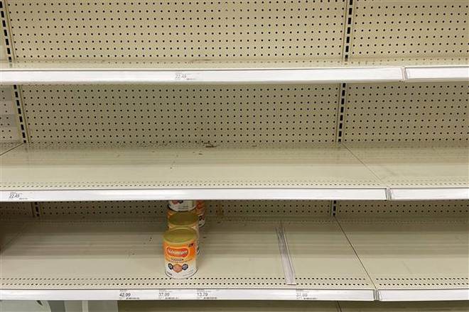 Mỹ tìm biện pháp giải quyết sự thiếu hụt sữa công thức cho trẻ em ảnh 1