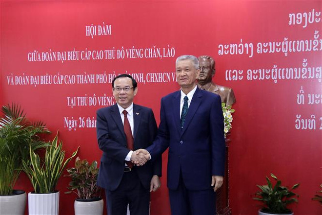Lãnh đạo Thành phố Hồ Chí Minh và Thủ đô Vientiane tại cuộc hội đàm. (Ảnh: Phạm Kiên/TTXVN) Thành phố Hồ Chí Minh và Thủ đô Vientiane của Lào tăng cường hợp tác ảnh 1