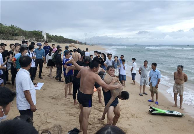 Phú Yên: Hai thiếu niên tử vong do đuối nước tại bãi tắm Trần Phú ảnh 1