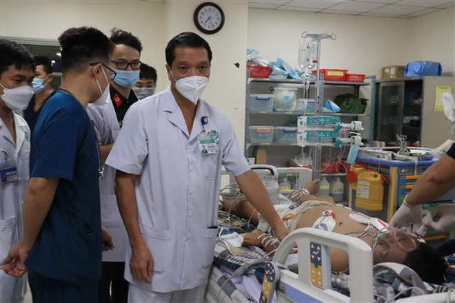 Đưa bệnh nhân nguy kịch từ Trường Sa về đất liền bằng trực thăng ảnh 1