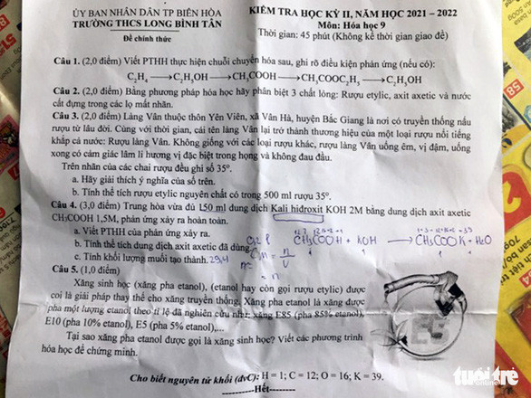 Đề thi Hóa học 'quảng cáo' rượu Làng Vân, phụ huynh bức xúc ảnh 1