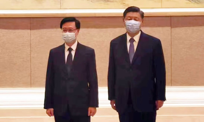 Chủ tịch Trung Quốc Tập Cận Bình và Trưởng khu hành chính đặc biệt thứ 6 của Hong Kong Lý Gia Siêu. (Nguồn: newsnpr.org) Chủ tịch Trung Quốc tin tưởng vào tương lai phát triển của Hong Kong ảnh 1