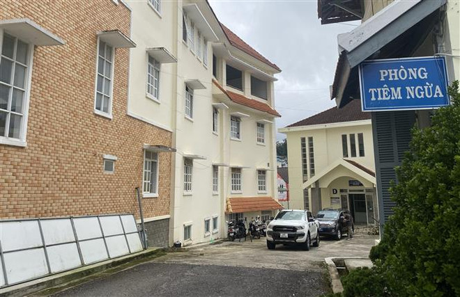 Khu vực khoa Xét nghiệm thuộc Trung tâm kiểm soát bệnh tật tỉnh Lâm Đồng. (Ảnh: Nguyễn Dũng/TTXVN) Liên quan đến Công ty Việt Á: Lâm Đồng kỷ luật nhiều đảng viên ảnh 1