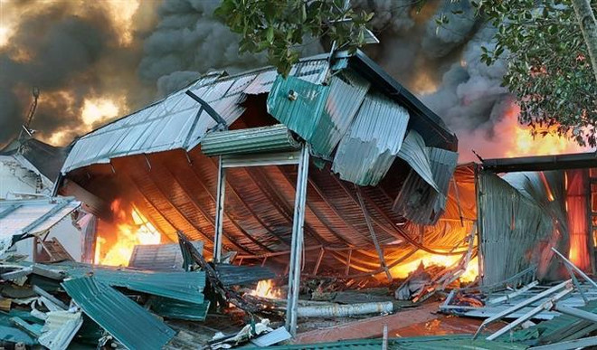 Cháy lớn thiêu rụi một cơ sở sản xuất nhựa ở Quảng Ninh ảnh 1