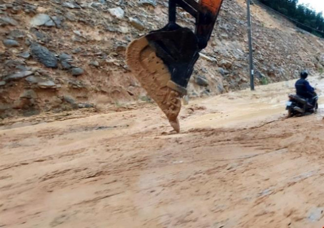 Quảng Ninh vẫn còn hàng trăm hộ dân bị cô lập sau bão số 3 ảnh 1