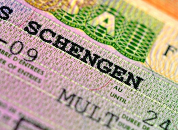 EU thảo luận về đề xuất cấm thị thực đối với công dân Nga ảnh 1