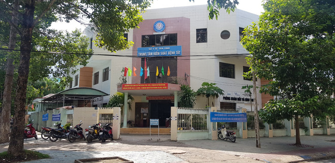 Nhiều cán bộ ở CDC Trà Vinh bị bắt vì có liên quan đến Công ty Việt Á. (Nguồn: thanhnien.vn) Vụ Công ty Việt Á: Trà Vinh kỷ luật Giám đốc, Phó Giám đốc Sở Y tế ảnh 1