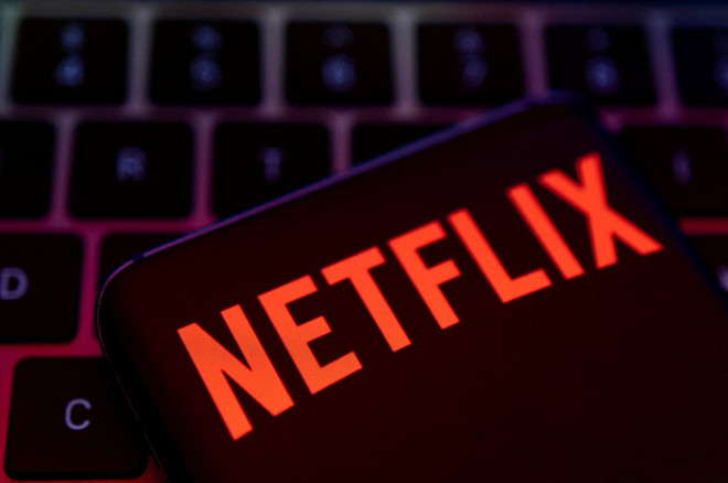 (Nguồn: Reuters) Netflix đang chuyển hướng thành một công ty truyền thông ảnh 1