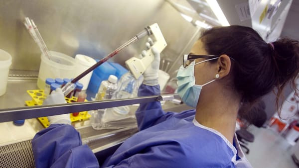 Italy thử nghiệm thành công vắcxin để điều trị HIV/AIDS ảnh 1