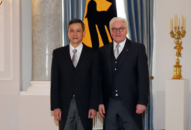 Đại sứ Nguyễn Minh Vũ và Tổng thống Đức Frank-Walter Steinmeier trong buổi trình Quốc thư ngày 8/2/2019 tại Berlin. (Ảnh: Phạm Thắng/Vietnam+) 'Đức nhất trí củng cố và gia tăng nội hàm quan hệ với Việt Nam' ảnh 2