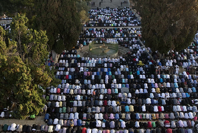 [Photo] Người Hồi giáo khắp thế giới kỷ niệm lễ Eid al-Fitr ảnh 1