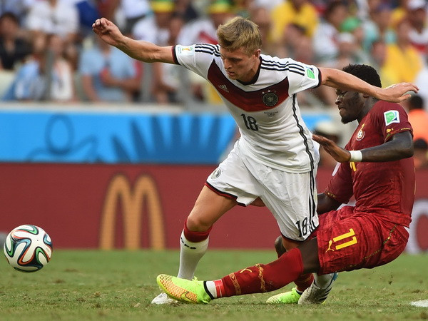 Toni Kroos phủ nhận việc ký hợp đồng với Real Madrid ảnh 1