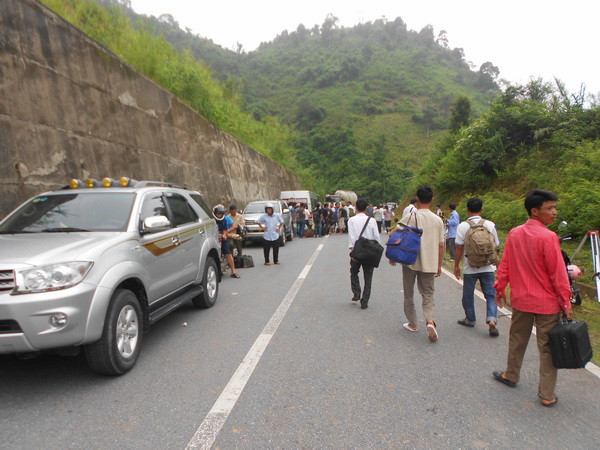 Quốc lộ 279 tại Sơn La bị sụt lún, ách tắc giao thông kéo dài ảnh 1